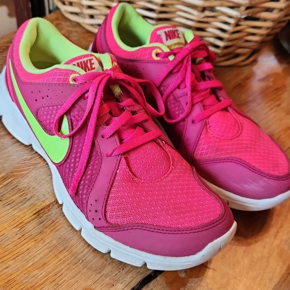 Nike‎ Flex Experience Shoes Youth Girl's sz 7 Pink
